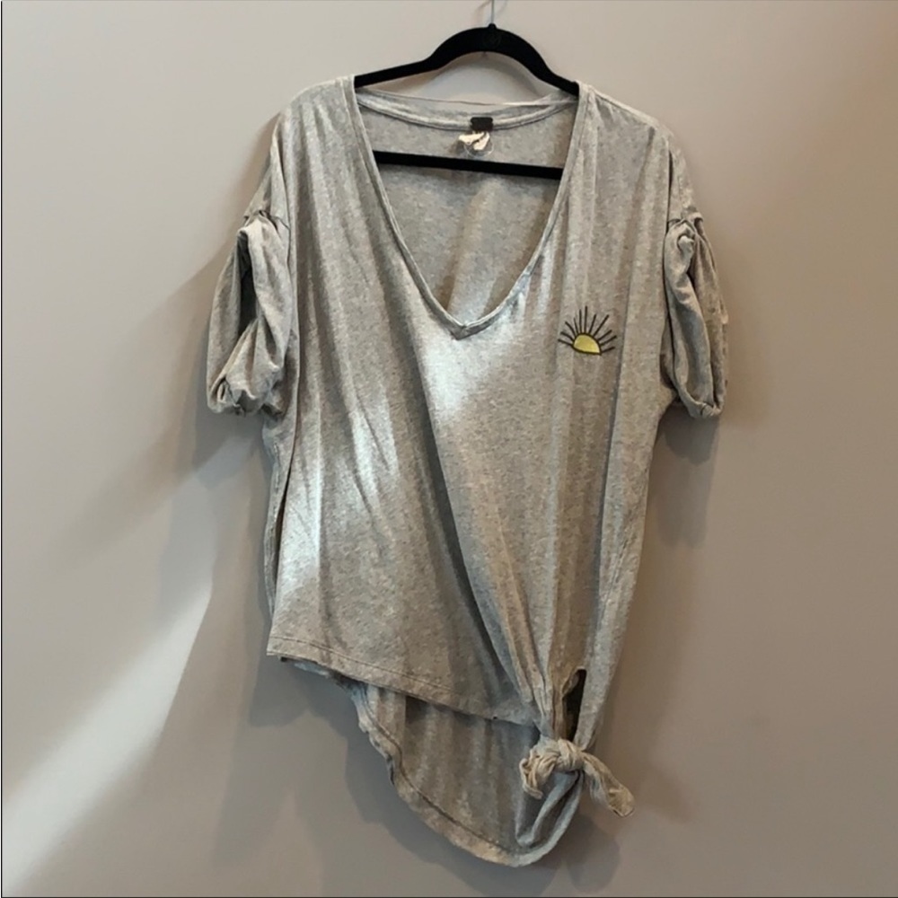 Free People Gray Short Sleeve Tee With Embroidered detail size XS - Picture 2 of 13
